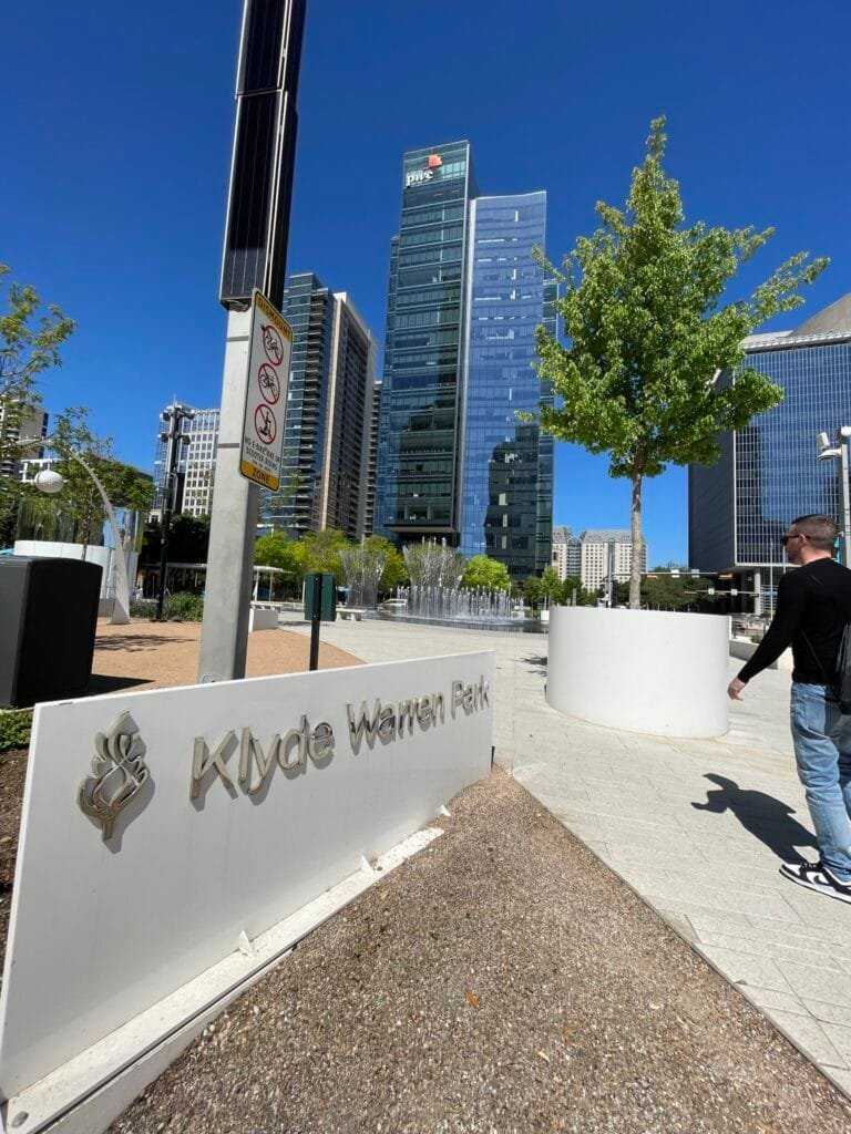 Dallas, l'inarrestabile cuore del Lone Star State 6 Klyde Warren Park